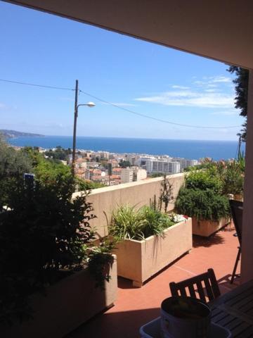 Relaxing Place With Wonderful View...Calme Avec Vue Magnifique Sur La Baie Des Anges, Mais En Campagne A 12 Minutes De La Promenade Des Anglais Nice Exteriör bild